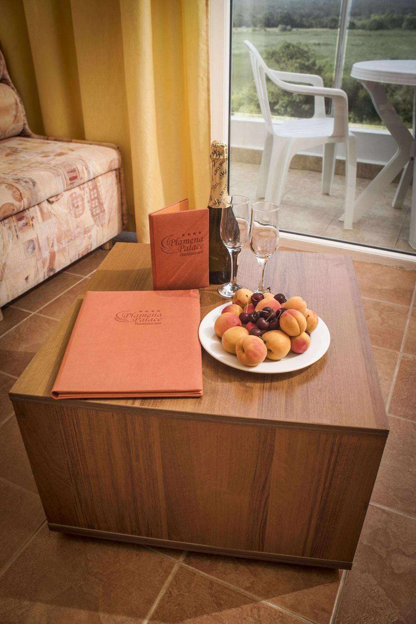 פרימורסקו Hotel Plamena Palace מראה חיצוני תמונה