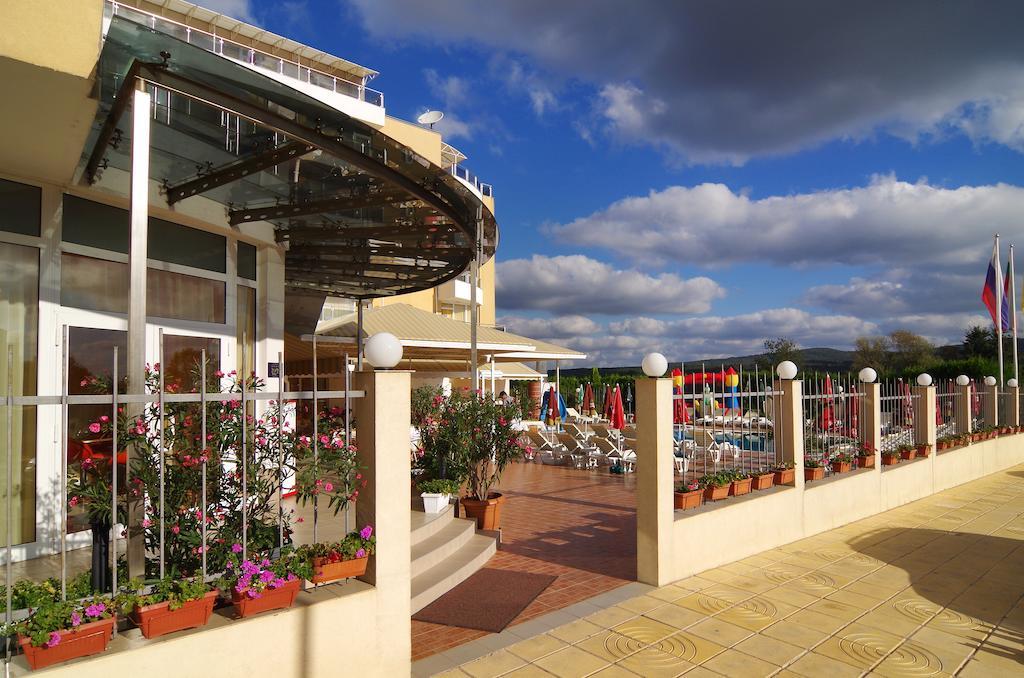 פרימורסקו Hotel Plamena Palace מראה חיצוני תמונה